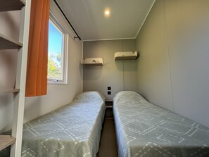 2 Schlafzimmer, Bügeleisen/Bügelbrett