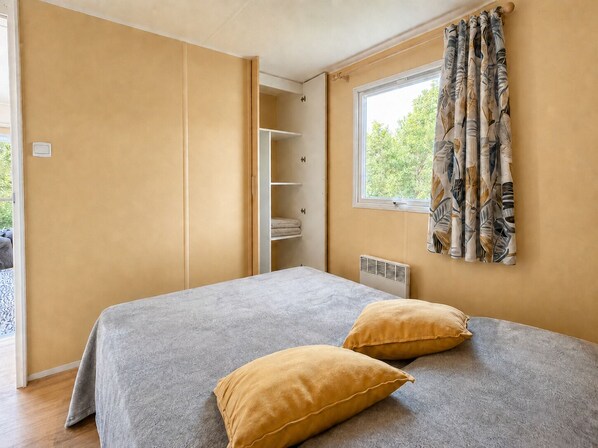 2 bedrooms, iron/ironing board