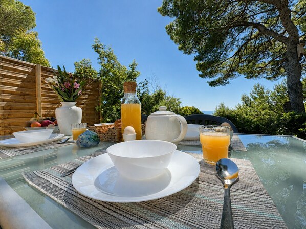 Outdoor dining