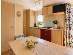 Coffee/tea maker, microwave, electric kettle, toaster