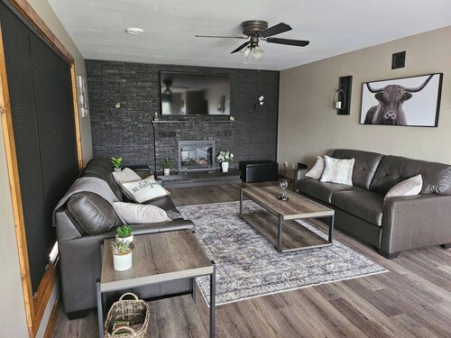 Near Ivy Black Venue | Sleeps 8 | 20 Min to Duluth