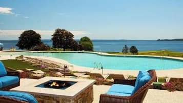 Indoor pool, outdoor pool