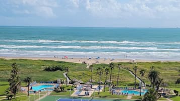 Di pantai