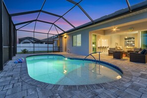 A heated pool - BRAND NEW! Gulf Access, Heated Saltwater Pool - Papa's Paradise - Roelens (Cape Coral)