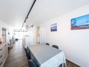 Apartment | Dining - Pleasant Apartment With Sunny Terrace (Middelkerke)