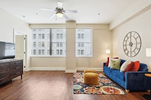 TV - Suite de Charme | 5 Min Stroll to French Quarter/Bourbon St (New Orleans)