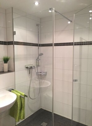 House | Bathroom - 5 Rheinblick Modern Retreat (Linz am Rhein)
