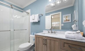 公寓客房, 多張床, 陽台 (Sea Dancer #10) | 浴室 | 毛巾、衛生紙