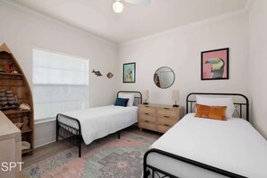 2 habitaciones, decoración personalizada y muebles diferentes