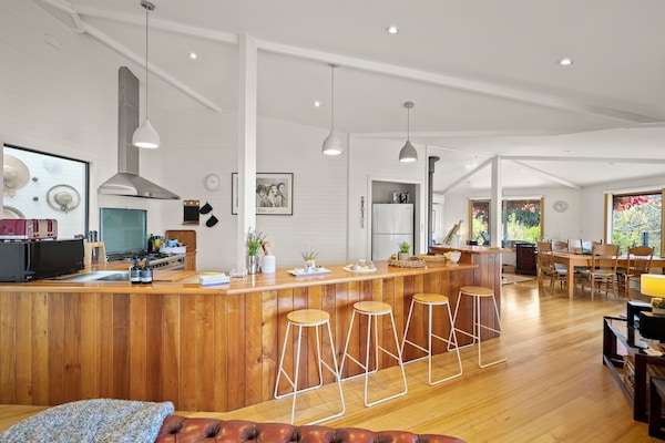Design House, Bay View | Private kitchen | Full-size fridge, microwave, oven, stovetop