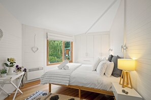 Design House, Bay View | 3 bedrooms, premium bedding, individually decorated - Blissful Birchs Bay (Birchs Bay)