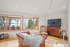 Design House, Bay View | Living area | 50-inch Smart TV with digital channels, Netflix, Hulu - Blissful Birchs Bay (Birchs Bay)