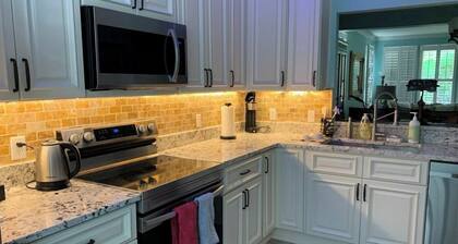 Quiet SSI Townhome- Monthly rental- perfect to stay a while or snowbirds