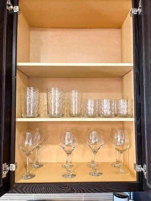 Miscellaneous - Cozy Retreat with Rooftop Pool, Parking, and Spacious Comfort (Dallas)