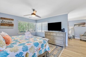3 bedrooms, desk, iron/ironing board, free WiFi - Luxury Hilton Head Townhome with pool and biking distance to beach (Hilton Head Island)