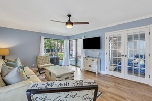 Smart TV - Luxury Hilton Head Townhome with pool and biking distance to beach (Hilton Head Island)