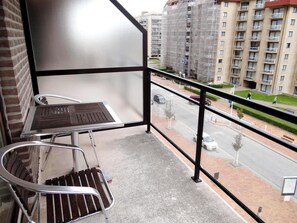 Apartment | Balcony - Apartment in Nieuwpoort Near Sandy Beaches (Nieuwpoort)