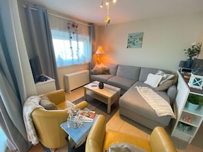 Apartment | Living area - Charming Waterside Getaway (Nieuwpoort)