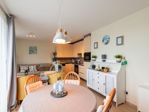Apartment | Private kitchen | Electric kettle, toaster - Charming Waterside Getaway (Nieuwpoort)