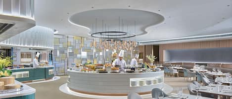 Daily buffet breakfast (HKD 218 per person)