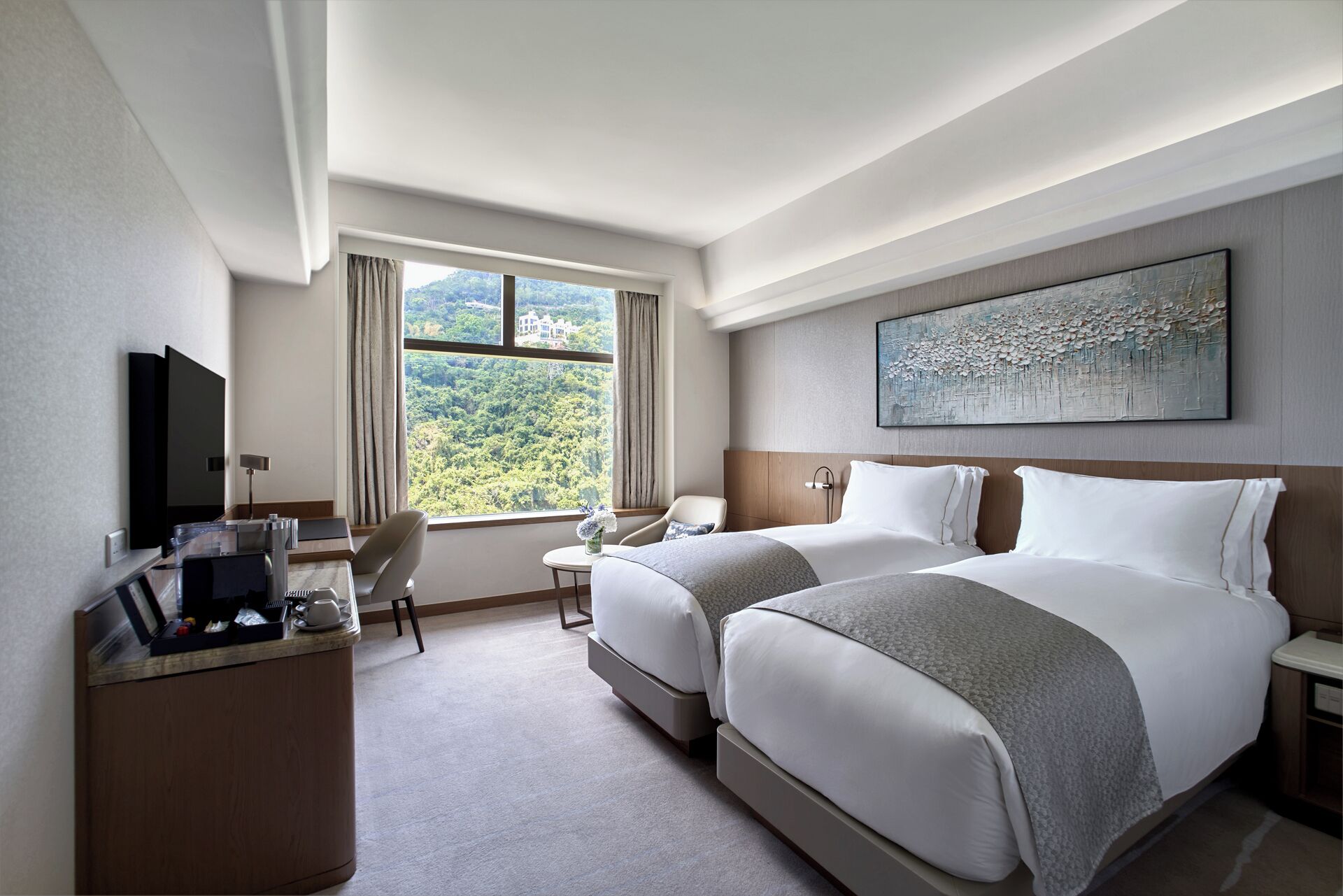 Daunenbettdecken, Minibar, Zimmersafe, Schreibtisch