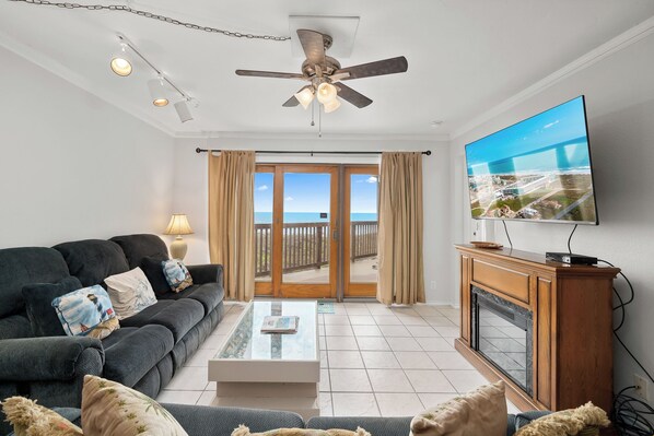 Smart-TV, Tischfußball, Tischtennisplatte, Bücher