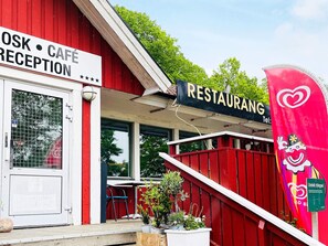 A building with a reception area and a restaurant sign. - 4 Person Holiday Home in Allingsas, Sverige (Alingsas)