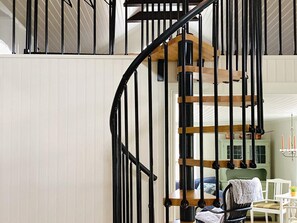 A spiral staircase with black railings and wooden steps, leading to an upper floor. - 4 Person Holiday Home in Allingsas, Sverige (Alingsas)