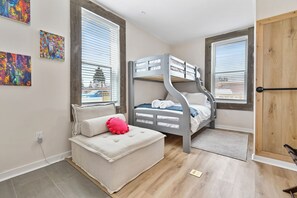 2 Schlafzimmer, Schreibtisch, Bügeleisen/Bügelbrett, kostenloses WLAN