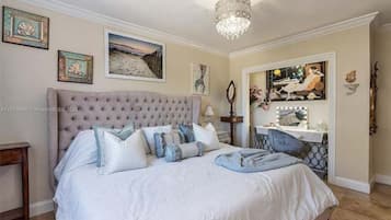 2 Schlafzimmer, Schreibtisch, Bügeleisen/Bügelbrett, kostenloses WLAN