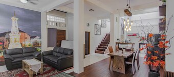 Homey Cozy Friendly Family-sized house 
