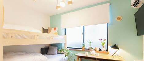 1 soverom, skrivebord, strykejern/-brett og wi-fi (inkludert)