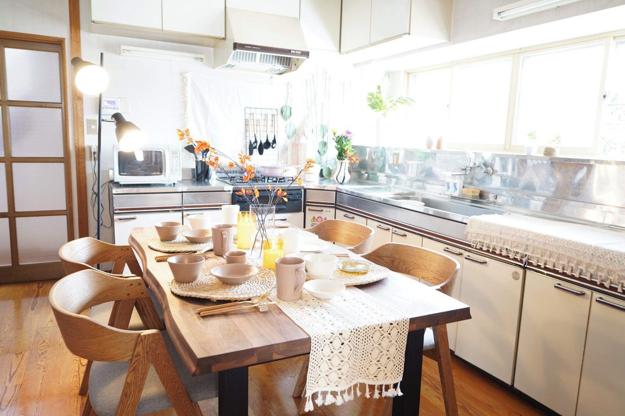 Fridge, microwave, stovetop, cookware/dishes/utensils