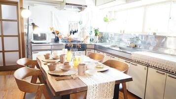 Fridge, microwave, stovetop, cookware/dishes/utensils