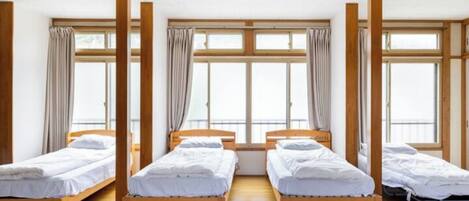 4 bedrooms, desk, free WiFi, bed sheets