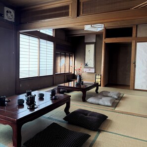 Dining - Maximum 29 people The Hotel Yuzawa ParadisoYuzaw - Yuzawa detached house / Minamiuonuma-gun Niigata (Minamiuonuma-gun)