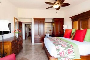 3 bedrooms, in-room safe, iron/ironing board, free WiFi - Spend Xmas in Cabo! 3 bdrm Villa,  sleeps 10, full kitchen, with ocean views! 
 (Cabo San Lucas)