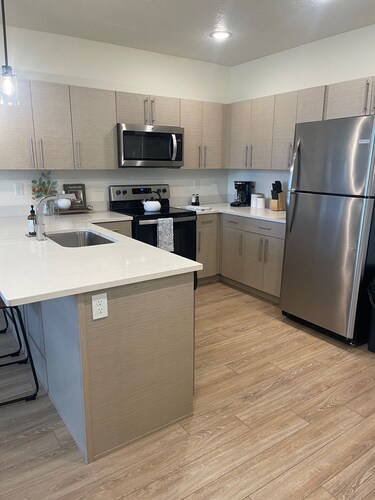 1 Bd/1 Ba w/ Pool, Gym, Hot Tub, Pickleball, Arcade, Pool Table, Shuffle Board