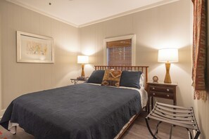 2 Schlafzimmer, Schreibtisch, Bügeleisen/Bügelbrett, WLAN