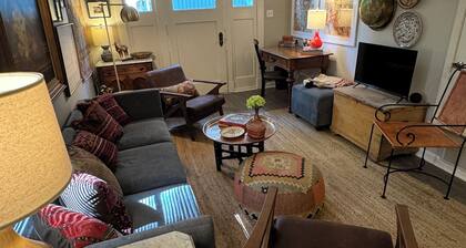 Chic Central Gardens Carriage House in heart of midtown Memphis