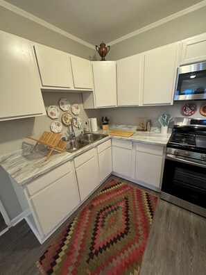 Cookware/dishes/utensils
