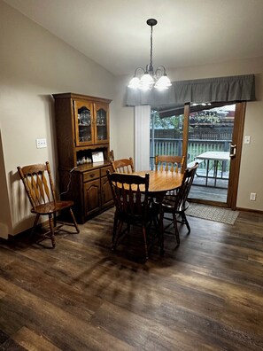 Dining - Spacious 3 bedroom home minutes away from Wisconsin Dells and Castle Rock Lake. (Lyndon Station)