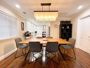 Dining - Gourmet Kitchen + Private Front Yard + Parking (San Jose)