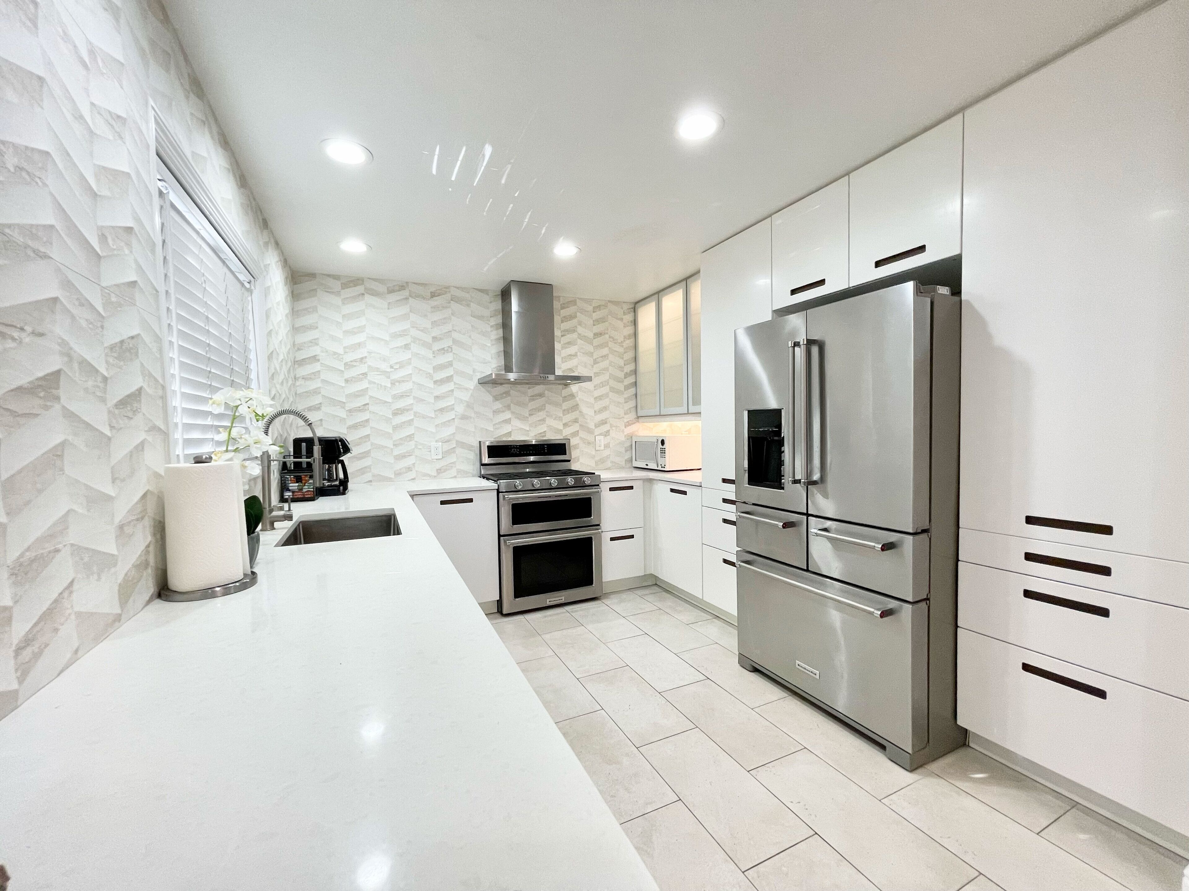 Refrigerador, microondas, horno, placa de cocina