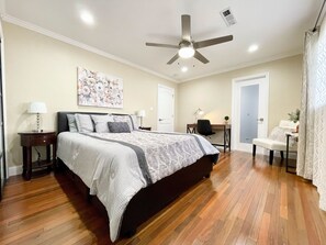 1 soveværelse, skrivebord, strygejern/strygebræt, weekendseng