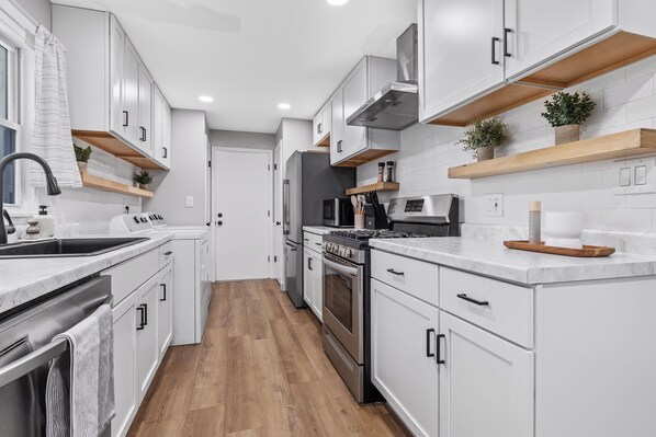 Frigorífic, microones, forn i placa de cuina