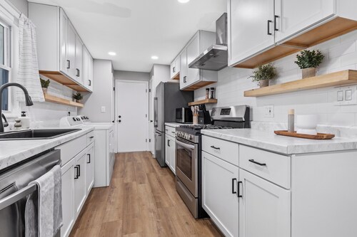 3 Bedroom Edgebrook Ranch Escape