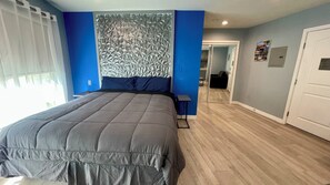 Blackout curtains, iron/ironing board, free WiFi, bed sheets - Quintessence ApartHotel (Los Angeles)