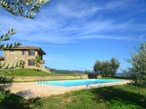 Casa | Alberca | Alberca techada y alberca al aire libre