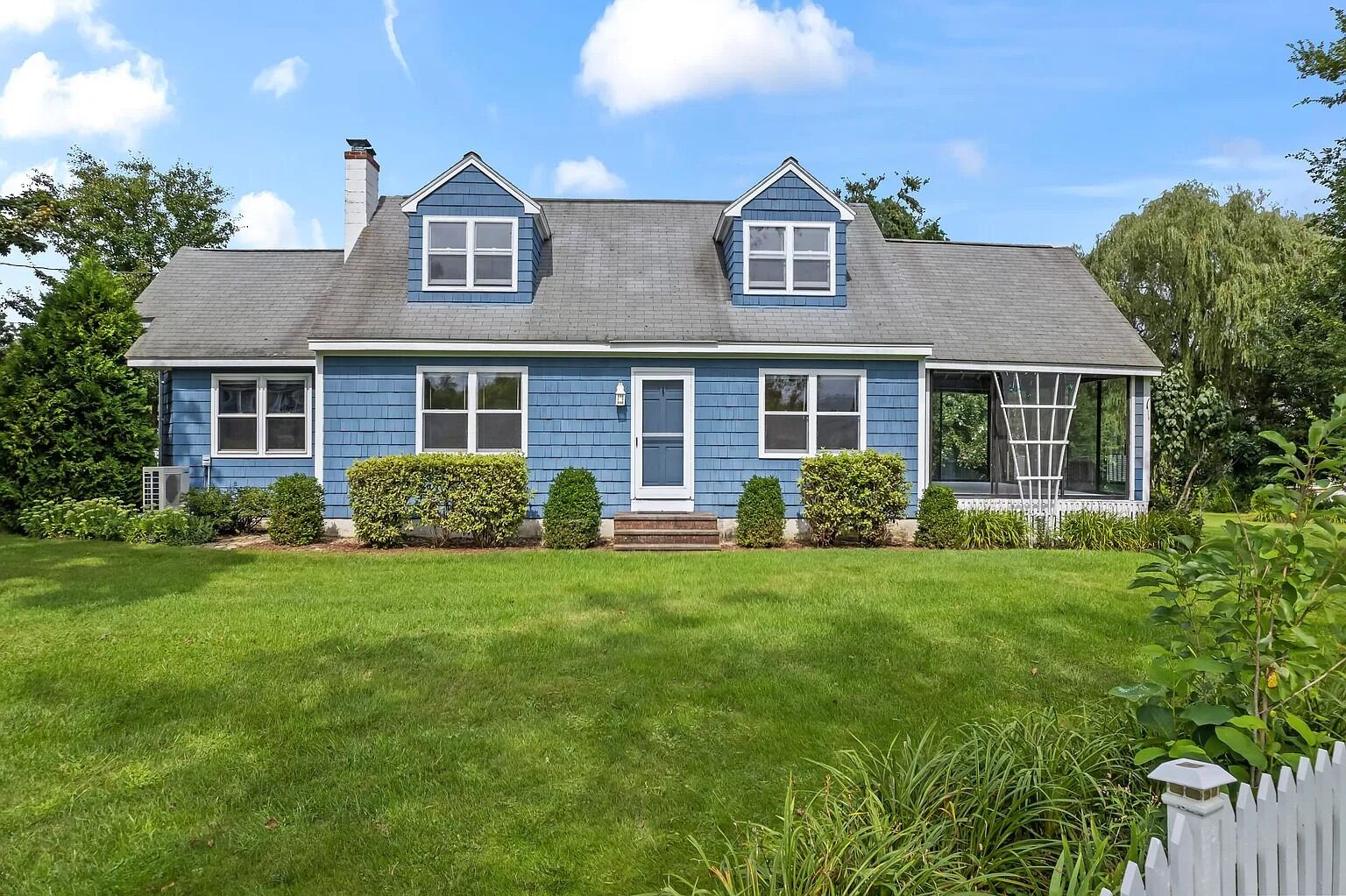 Stunning York Beach Home 5 minutes from the beach & 1 minute from the York River